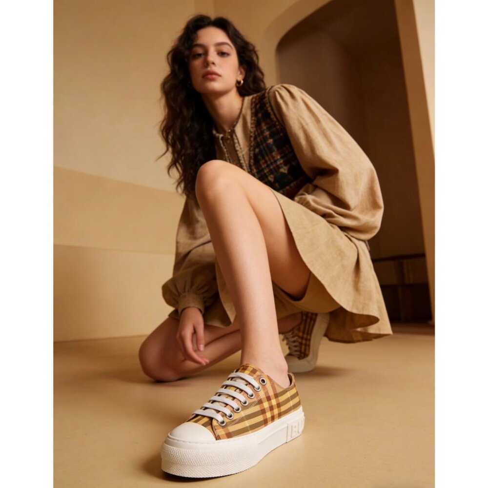 Burberry Women's Jack Check Low-Top Platform Sneakers Teacup IP Check EU37.5 810